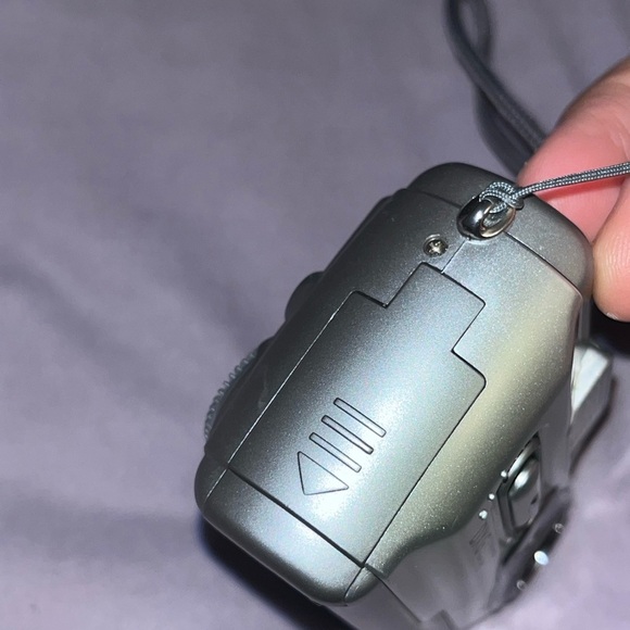 DXG model 568 silver camera - Picture 4 of 7